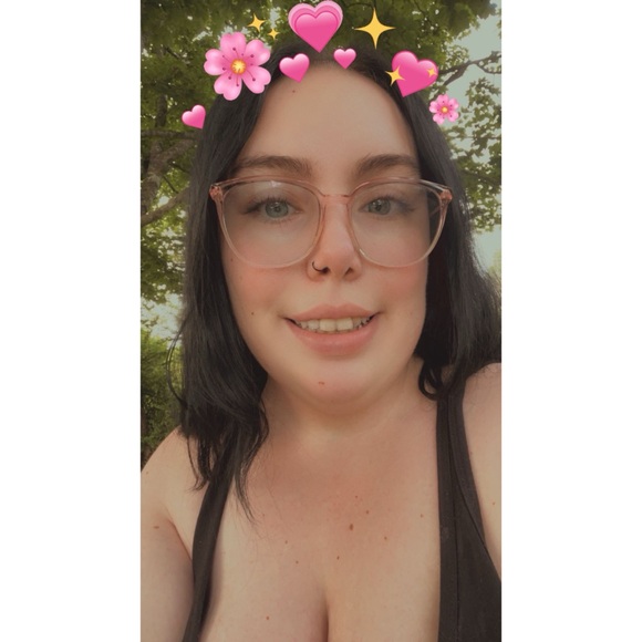 Meet your Posher, Hailey - Picture 4 of 5